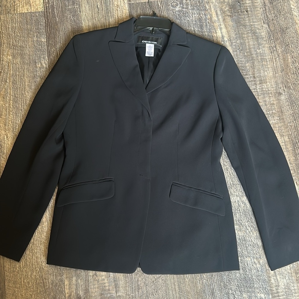 Women’s Black Blazer hidden buttons size 6